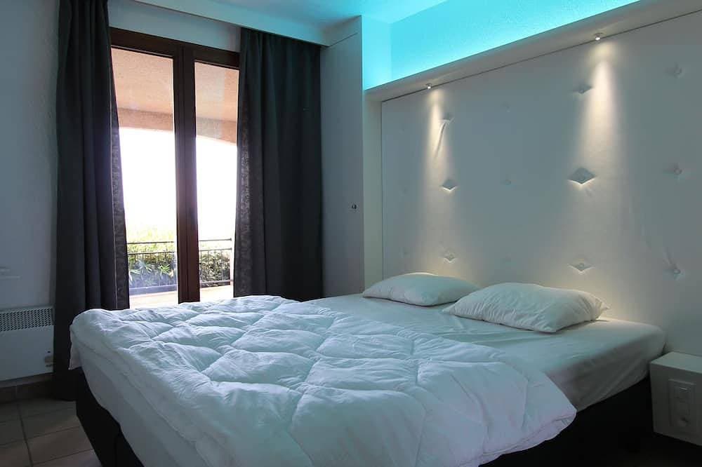 Foto 2 von 19: Le Lavandou-Aiguebelle-ocean view-sleeps 6-heated pool-beach 300 m away-garage-air conditioning