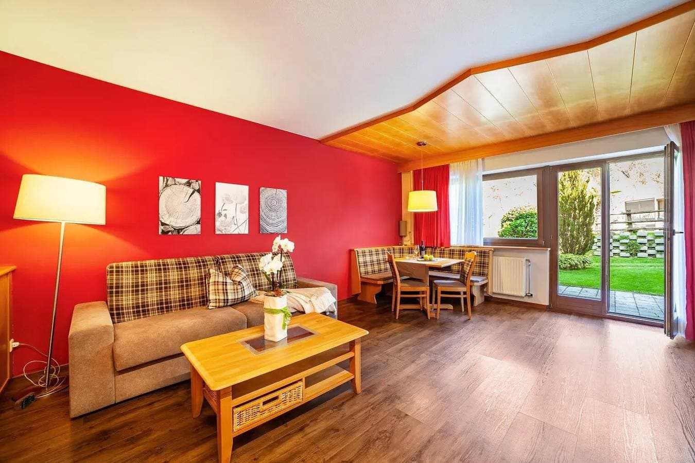 Foto 7 von 30: Ferienwohnung "Alpenhof Lodge Butterblume" mit Bergblick, Pool & WLAN