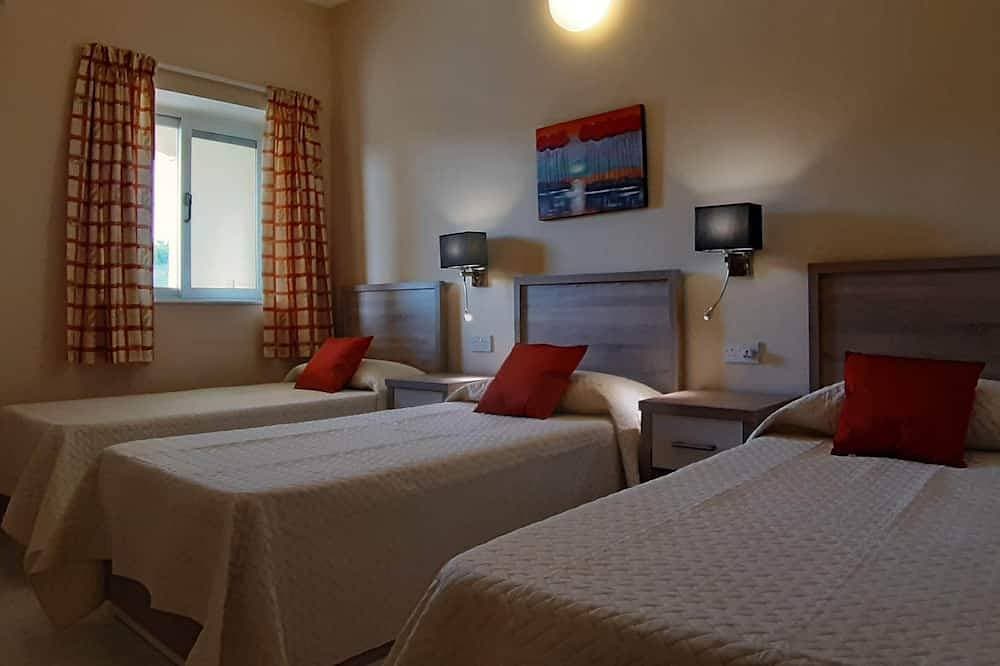 Foto 6 von 30: Superb & comfortable 2-bedroom villa apt sleeps 5, swimming pool, AC/WiFi