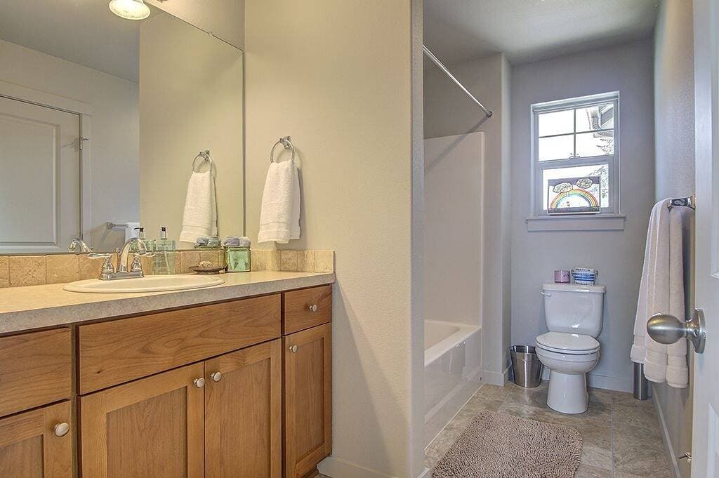 Foto 11 von 25: Beautiful & pet friendly! Close to Downtown and Hwy