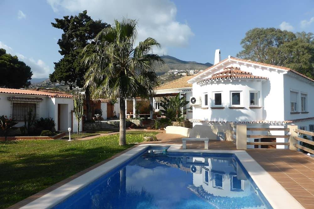 Atemberaubendes Anwesen, Aussicht, Garten und neuer Pool! 1