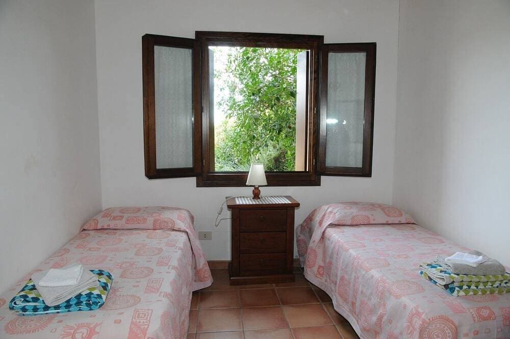 Foto 5 von 18: Villa im Zentrum von San Teodoro mit Parkplatz und privatem Garten
