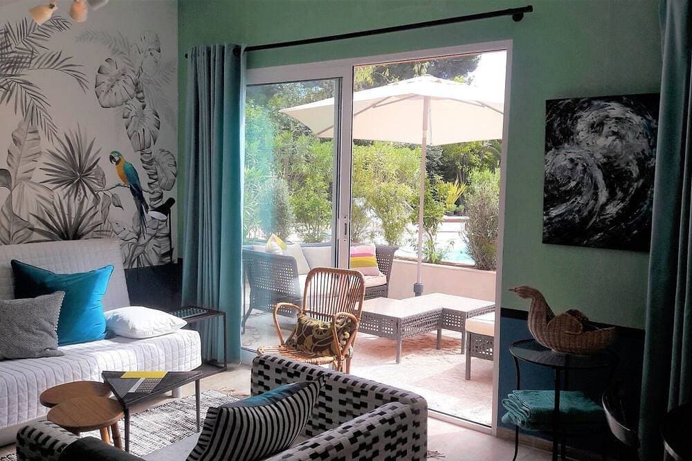 Großes Studio mit Terrasse zum Pool, Spa im Garten 1