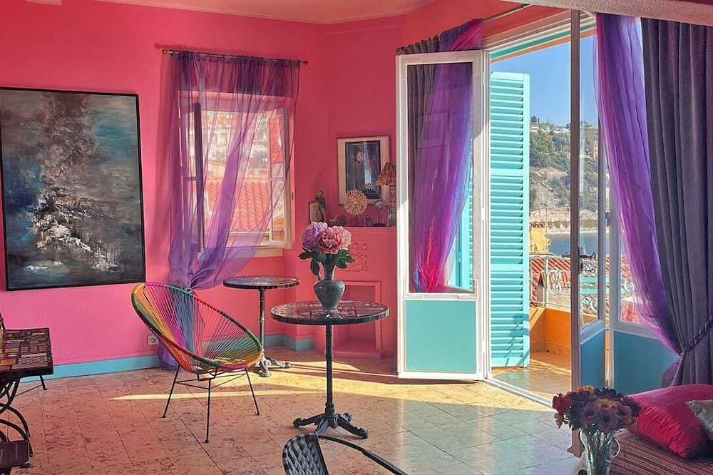 Foto 6 von 16: 26. Eine farbenfrohe Wohnung mit wunderschönem Meerblick und Balkon