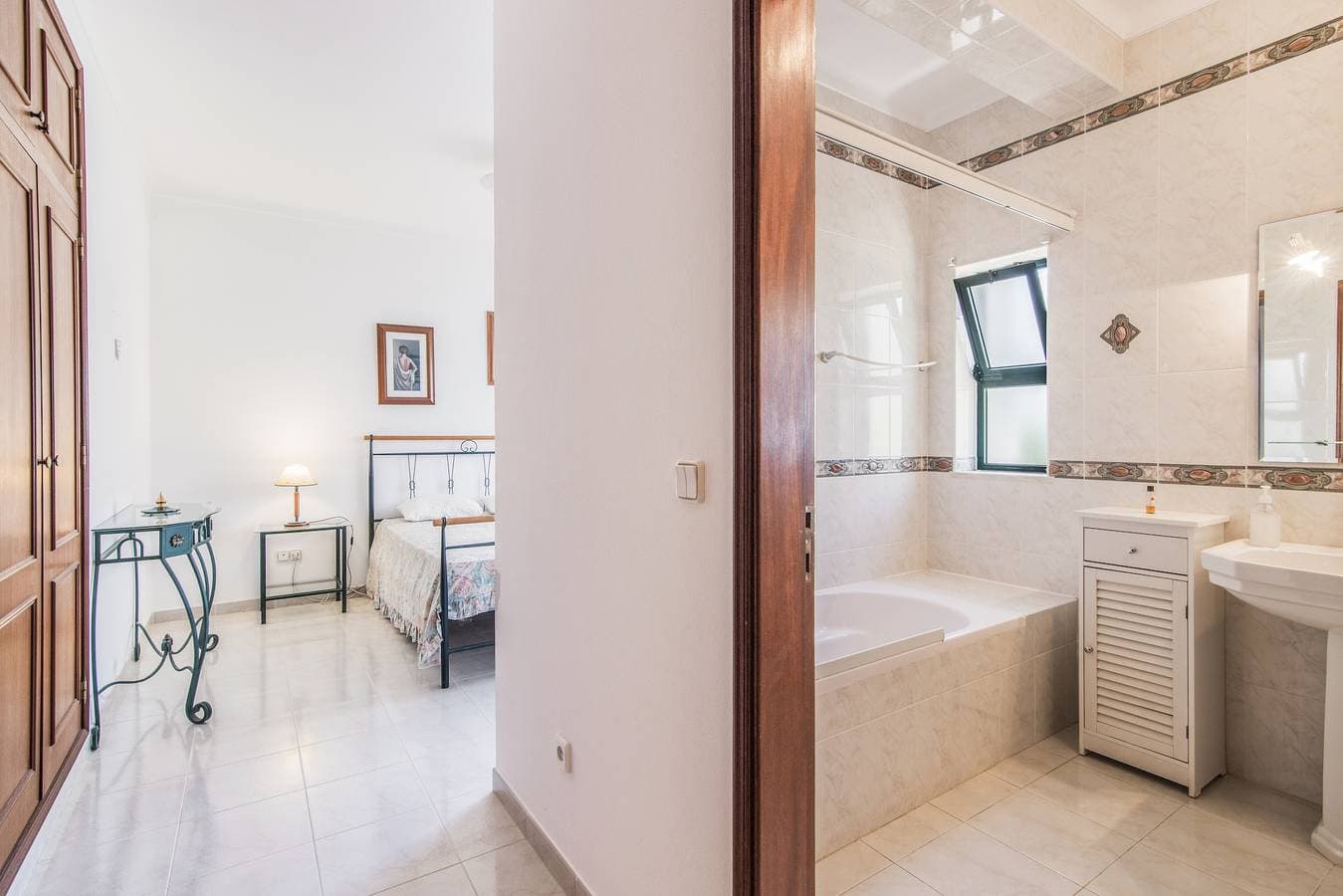 Foto 11 von 35: Villa „Alcaria Grand House“ mit privater Terrasse, WLAN und Klimaanlage