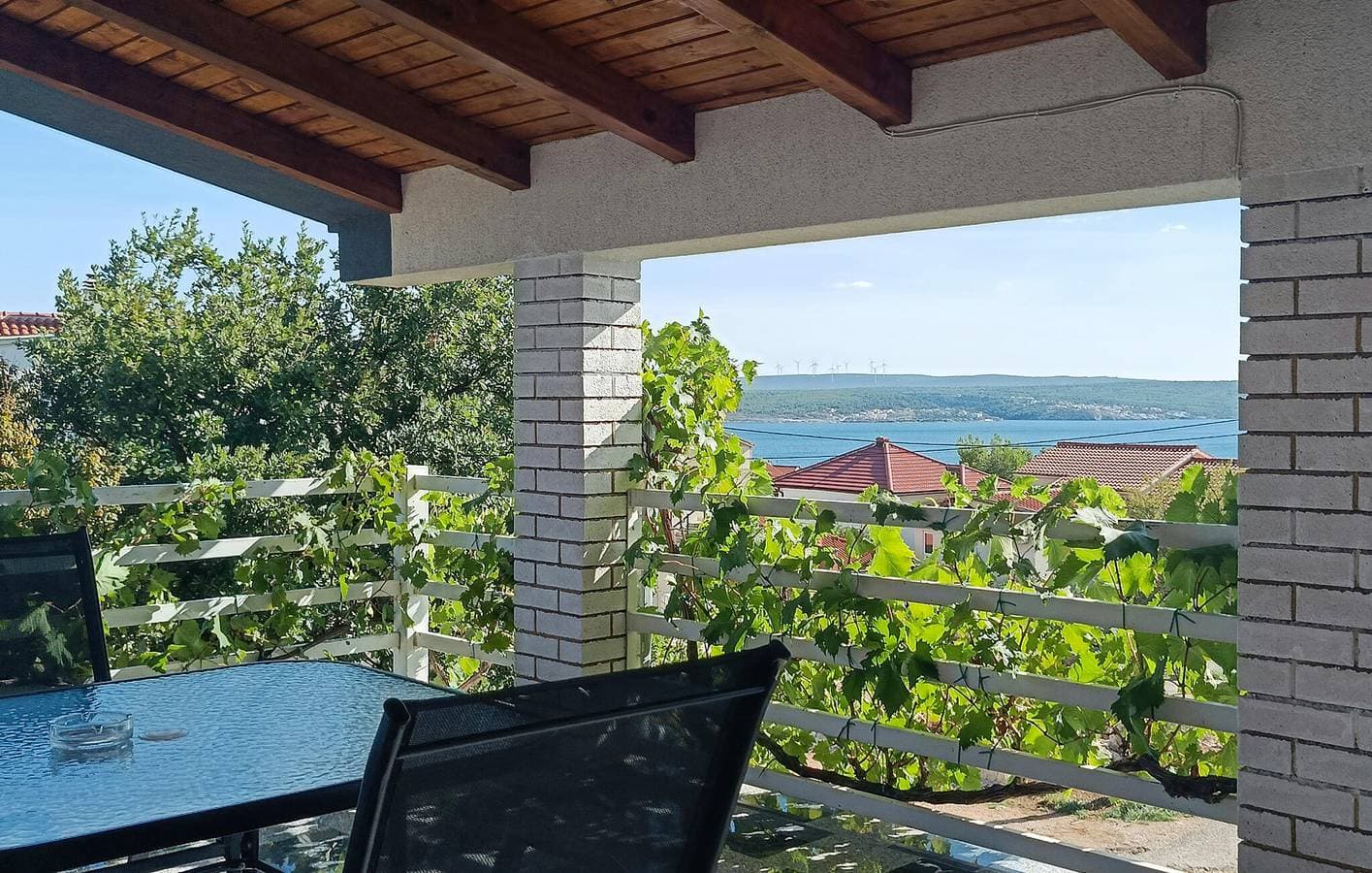 Foto 2 von 22: Apartment am Meer mit Terrasse, WLAN und Parkplatz in der Nähe von Novigradsko Mehr