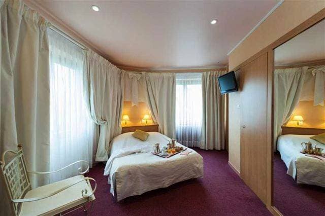 Foto 5 von 9: Double or Twin Room with Rear View - B