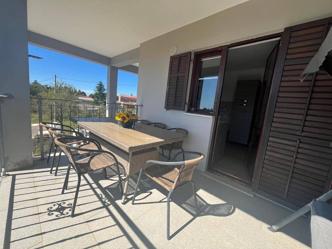 Foto 7 von 47: Three-Bedroom Apartment with Balcony
