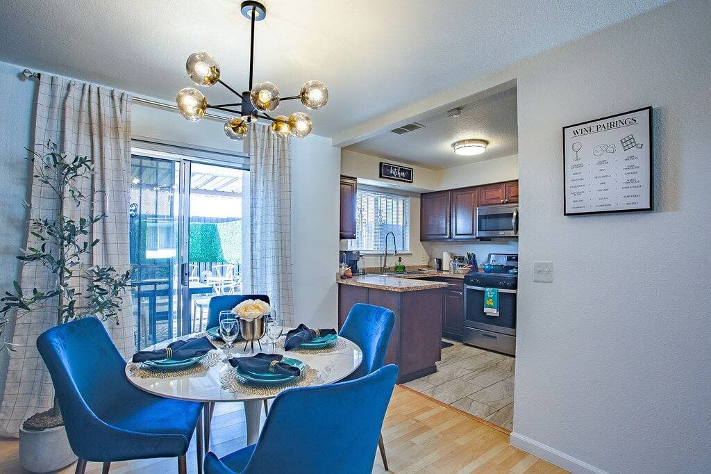 Foto 8 von 31: Stylish♡ fully renovated 1.5 hr from Yosemite