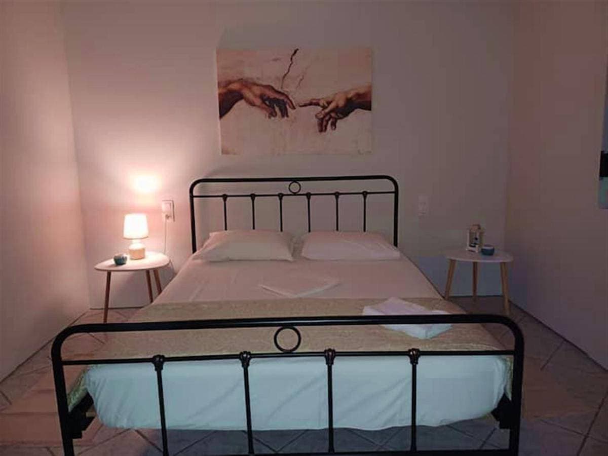Foto 4 von 5: Three-Bedroom House