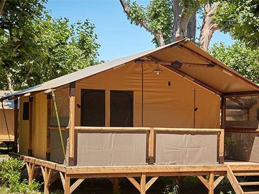 Foto 2 von 27: Camping La Plage d'Argens - Zelt 5 personen - 2 Schlafzimmer | 4-5 Schlafplätze | Kein Bad | Klimaanlage