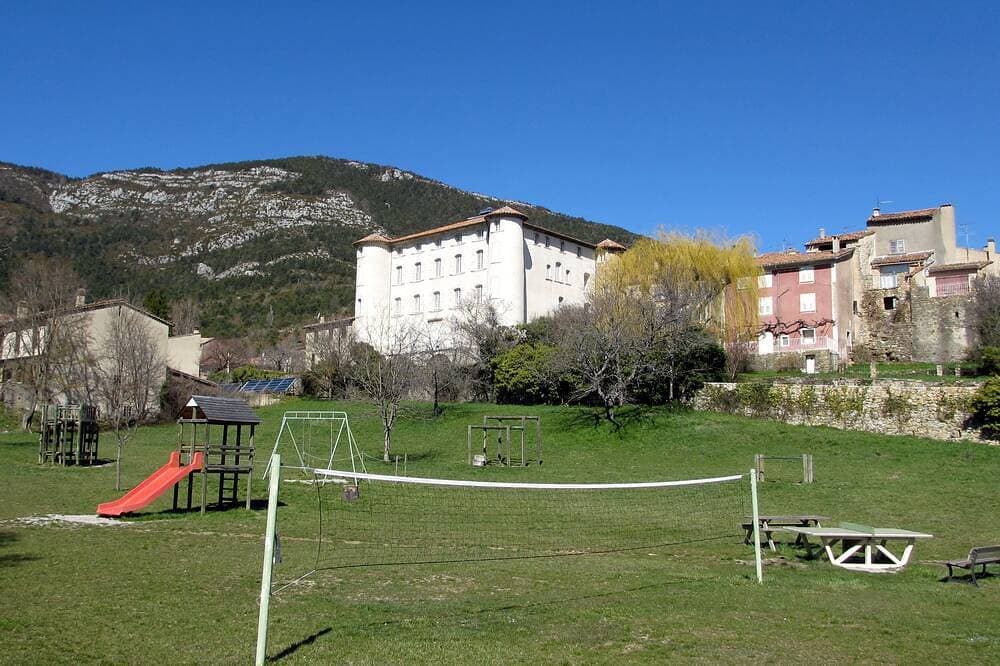 Foto 11 von 26: Das Haus von Chateau Ricard und seine pastorale Ansicht