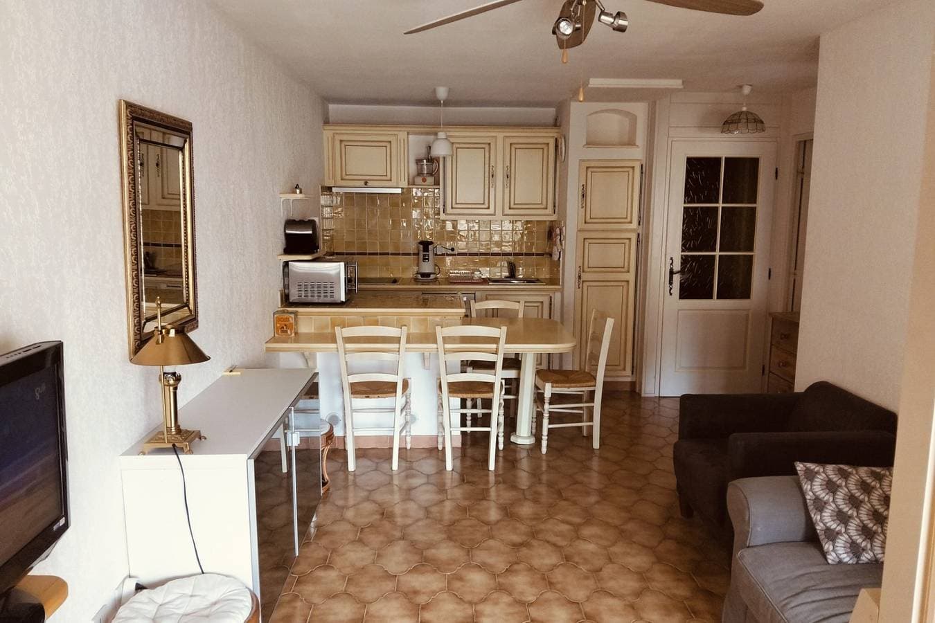 Foto 6 von 11: Ferienwohnung für 4 Personen mit Terrasse