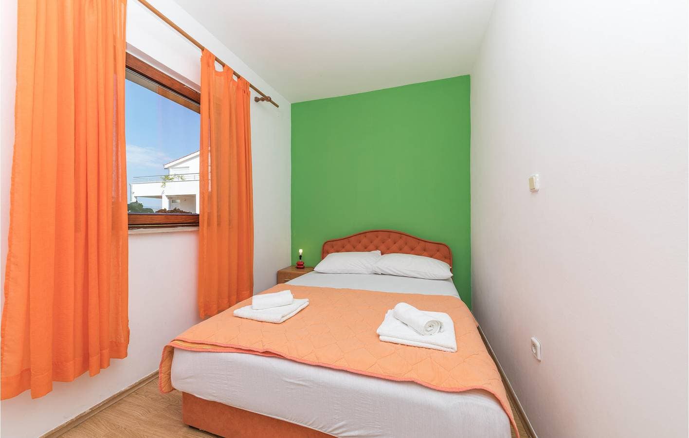 Foto 11 von 17: Gemütliche Ferienwohnung mit Terrasse, Küche und WLAN in der Nähe des Strandes Stari Porat
