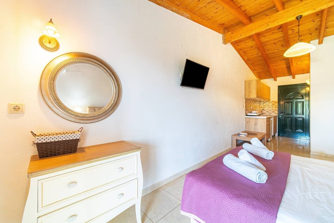 Foto 8 von 28: Einzimmerapartment 'Arianna Deluxe Studio 20' mit Meerblick, Gemeinschaftspool und WLAN
