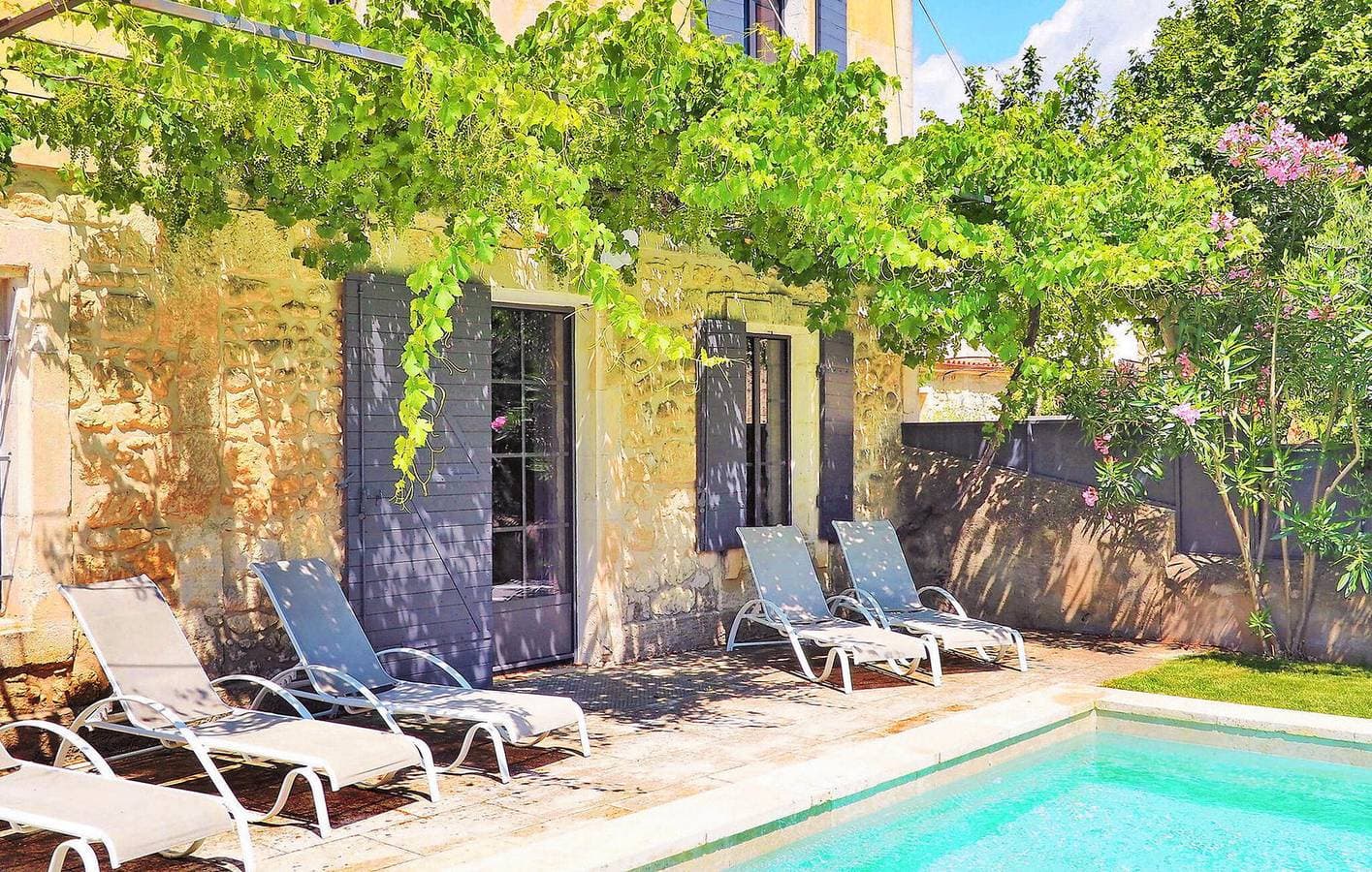 Foto 6 von 33: Chic Apartment with Pool, Parking & AC Near the goûthé de Maussane