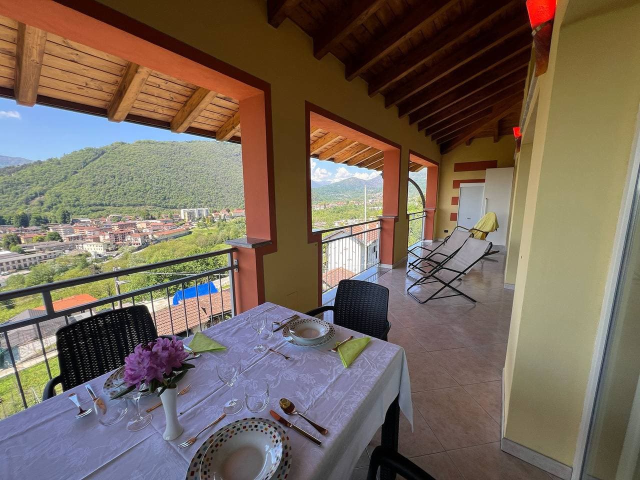 Foto 13 von 22: Penthouse Valentino with terrace lake view