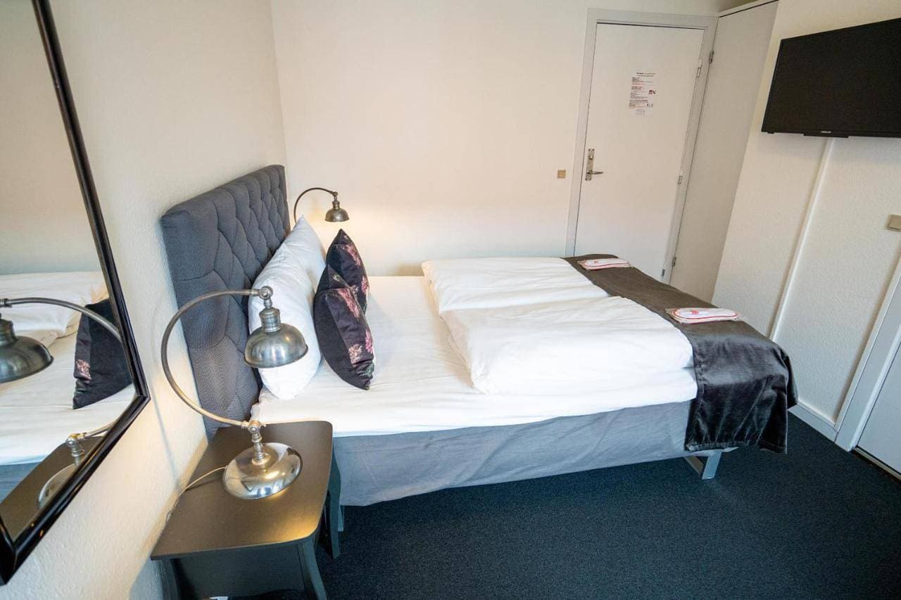 Foto 7 von 10: Small Twin Room
