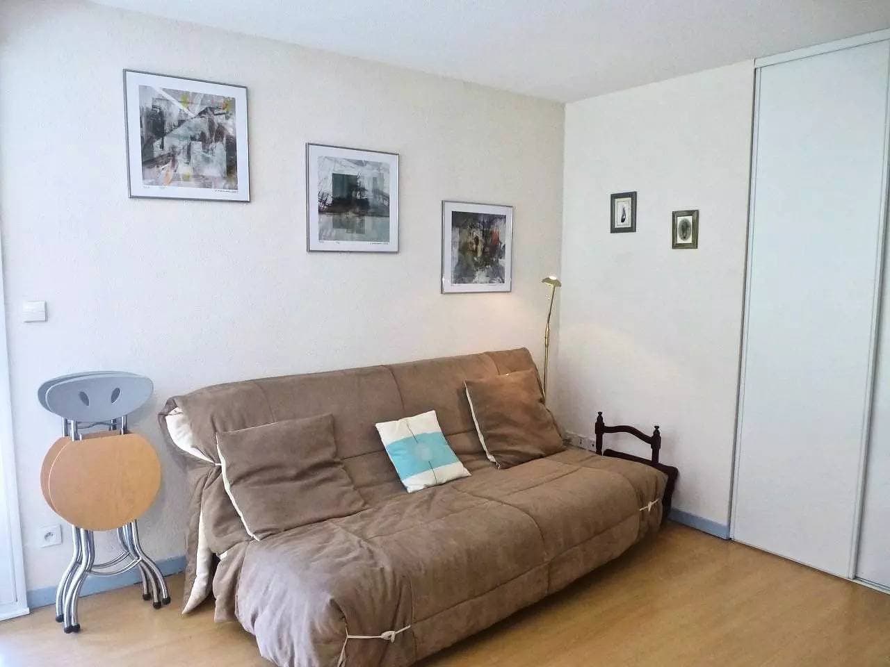 Foto 2 von 12: Helle Wohnung mit 2 Balkonen und überdachten Parkplätzen