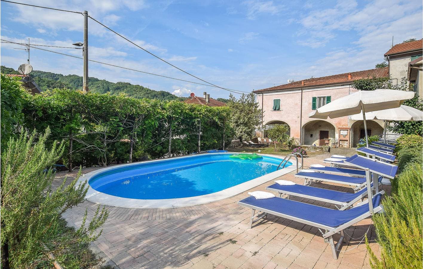 100qm Wohnung mit WiFi, Pool und Garten 1