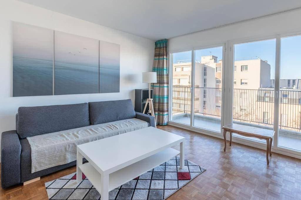 Very quiet apartment five minutes from the RER 1