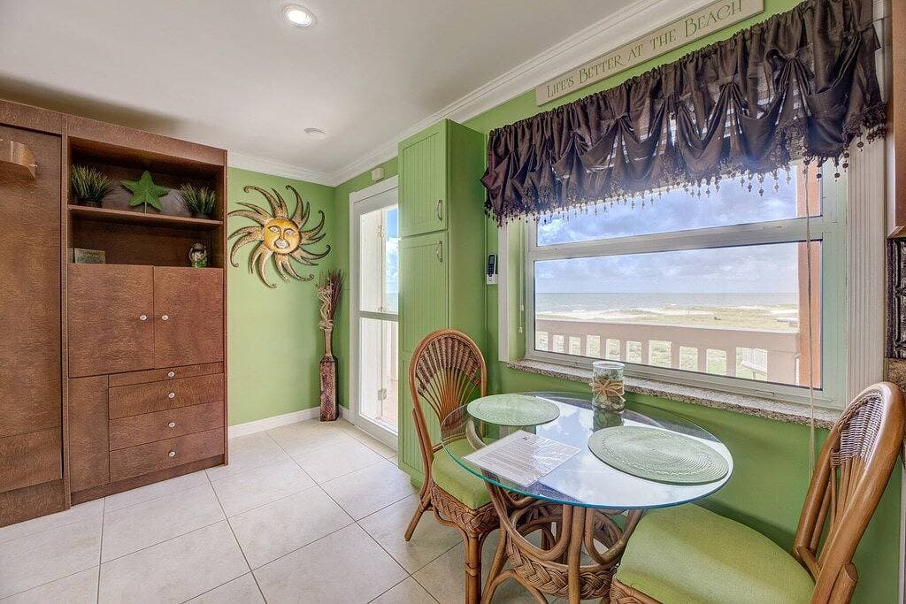 Foto 8 von 25: Pompano Beach Florida Beachfront Studio Voll ausgestattete Küche vor Ort kostenlose Parkplätze