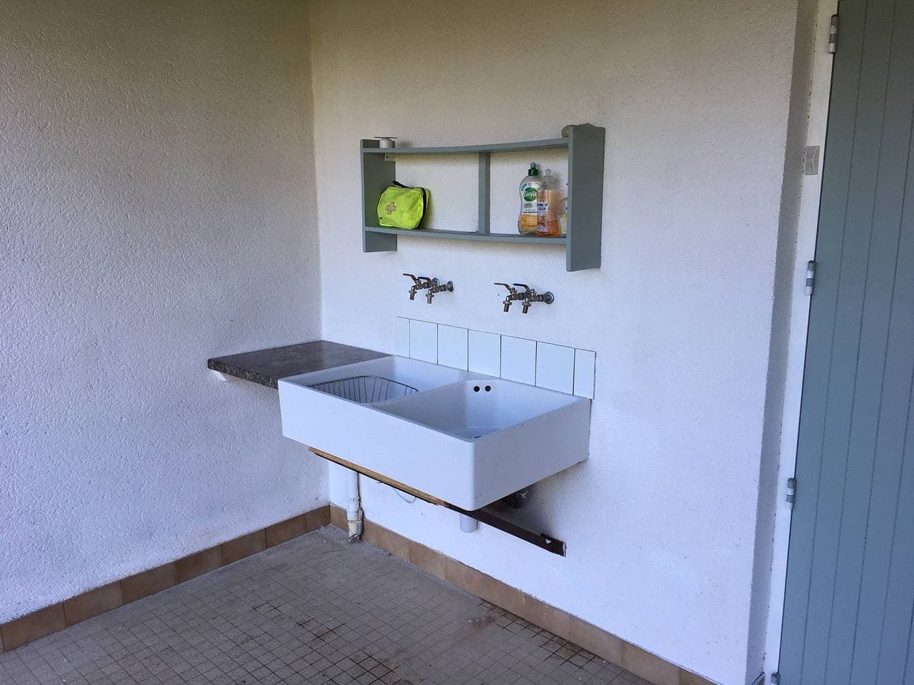 Foto 13 von 32: Blockhütte für 2 Personen mit Terrasse