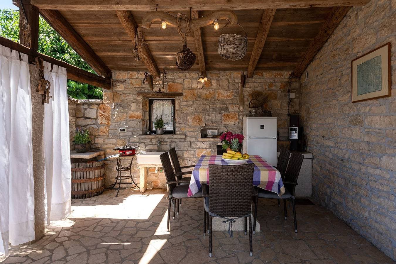 Foto 6 von 36: Mediterranes Steinhaus mit Privatpool, Sauna, Meerblick, Kamin, Sommerkueche