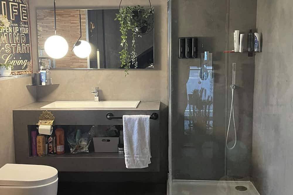 Foto 6 von 30: Artsy Retreat - Sleeps 4, Free Parking & Balcony