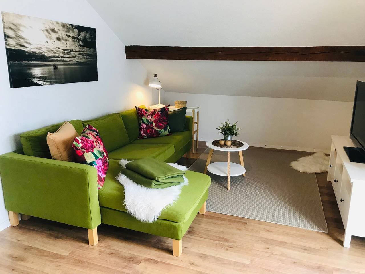 Foto 5 von 14: Haus Am Apfelweg - 'Ferienwohnung Topaz' mit Seeblick, Balkon und WLAN