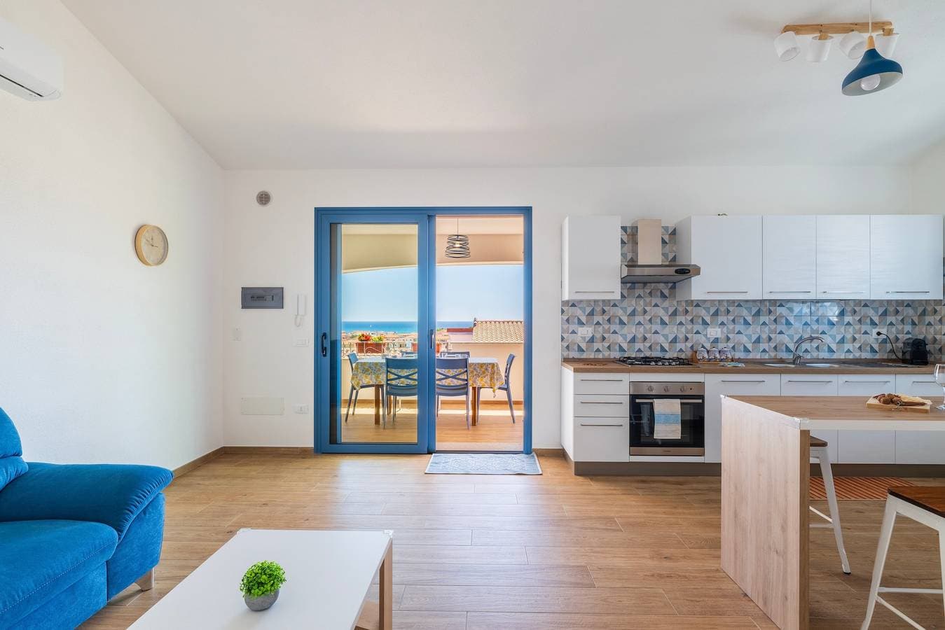 Foto 6 von 29: Privates Apartment mit spektakulärem Meerblick in La Caletta, Sardinien – 2 Schlafzimmer, 3 Betten