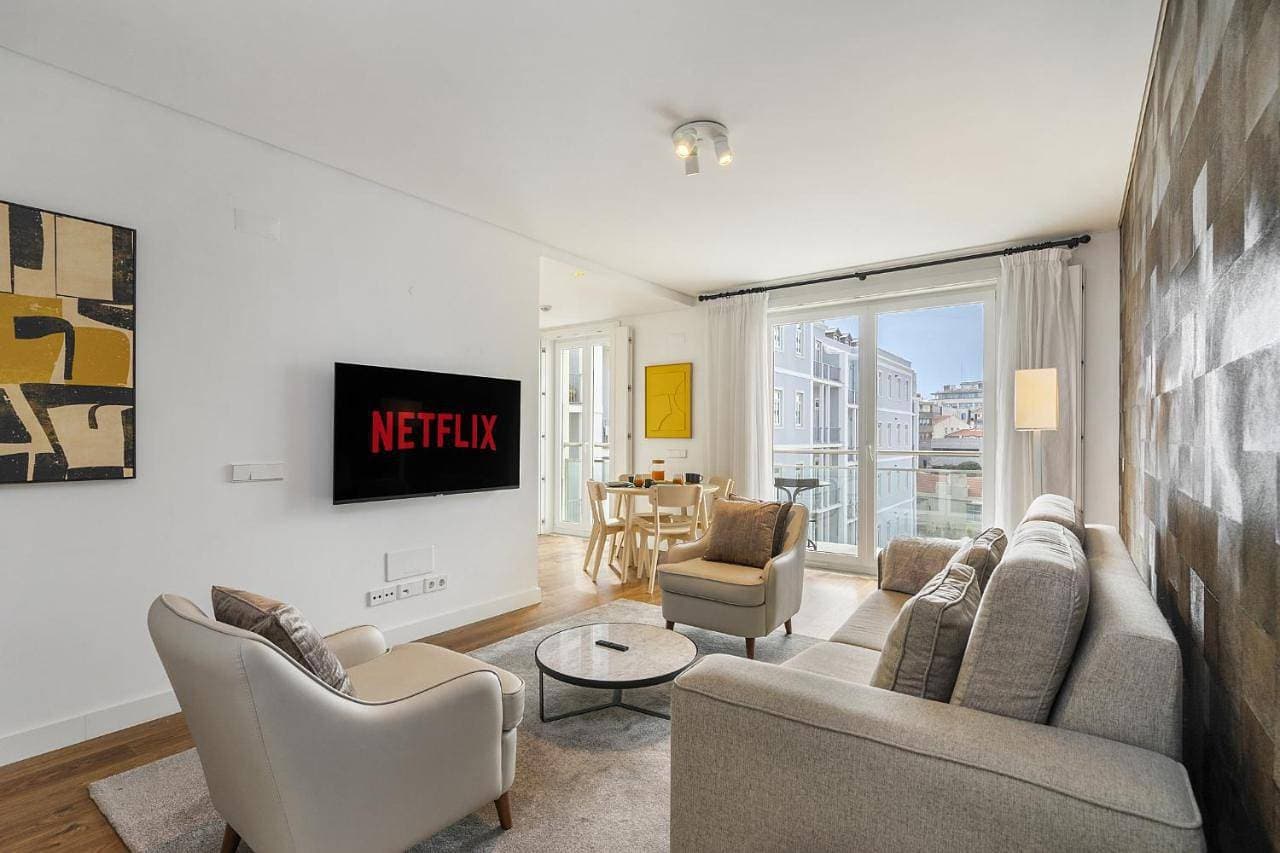 WHome Urban Retreat: Downtown Luxury, Parking, AC & Elevator 1