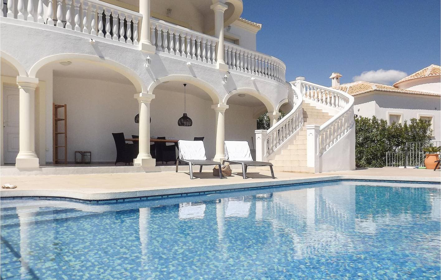 Meerblick 2BR Apartment mit Parkplatz & Pool in Orba 1