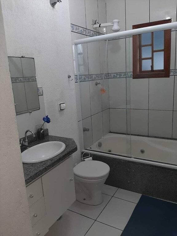 Foto 3 von 48: Linda Casa com Piscina e Ótimas Acomodações Super Confortável Ubatuba-sp