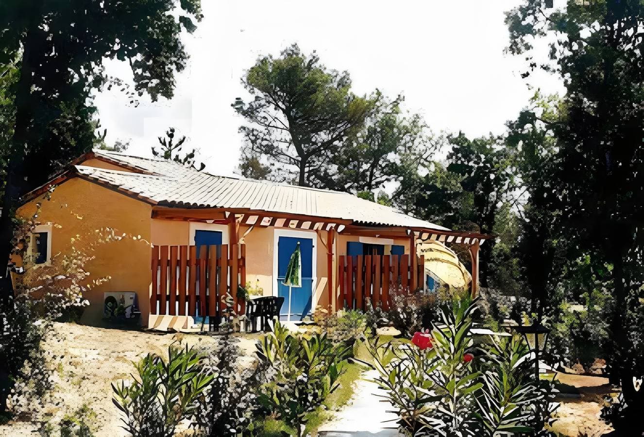 Foto 8 von 16: Ferienhaus „21 Les Mazets de Gaujac“ mit Gemeinschaftspool und Garten