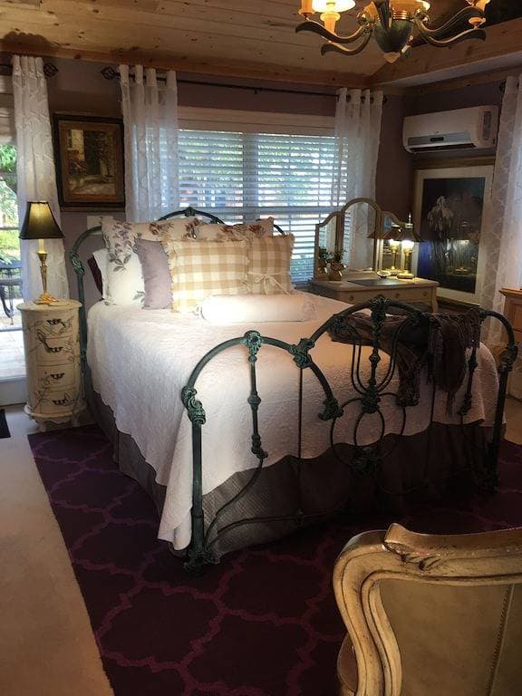 Foto 7 von 42: Waterfront Cottage Intercoastal Retreat