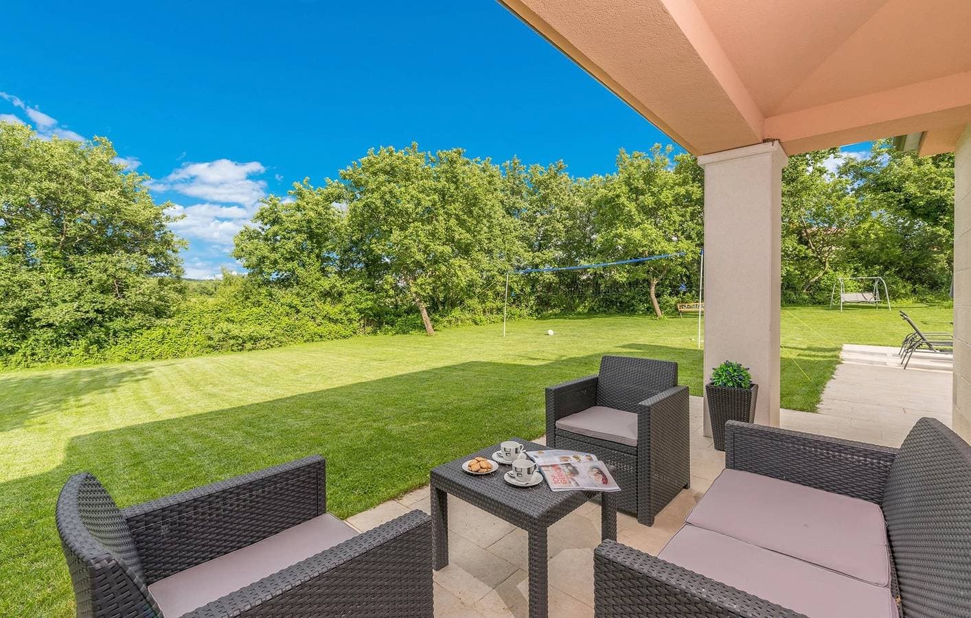 Foto 9 von 50: Große Familienvilla mit privatem Pool
