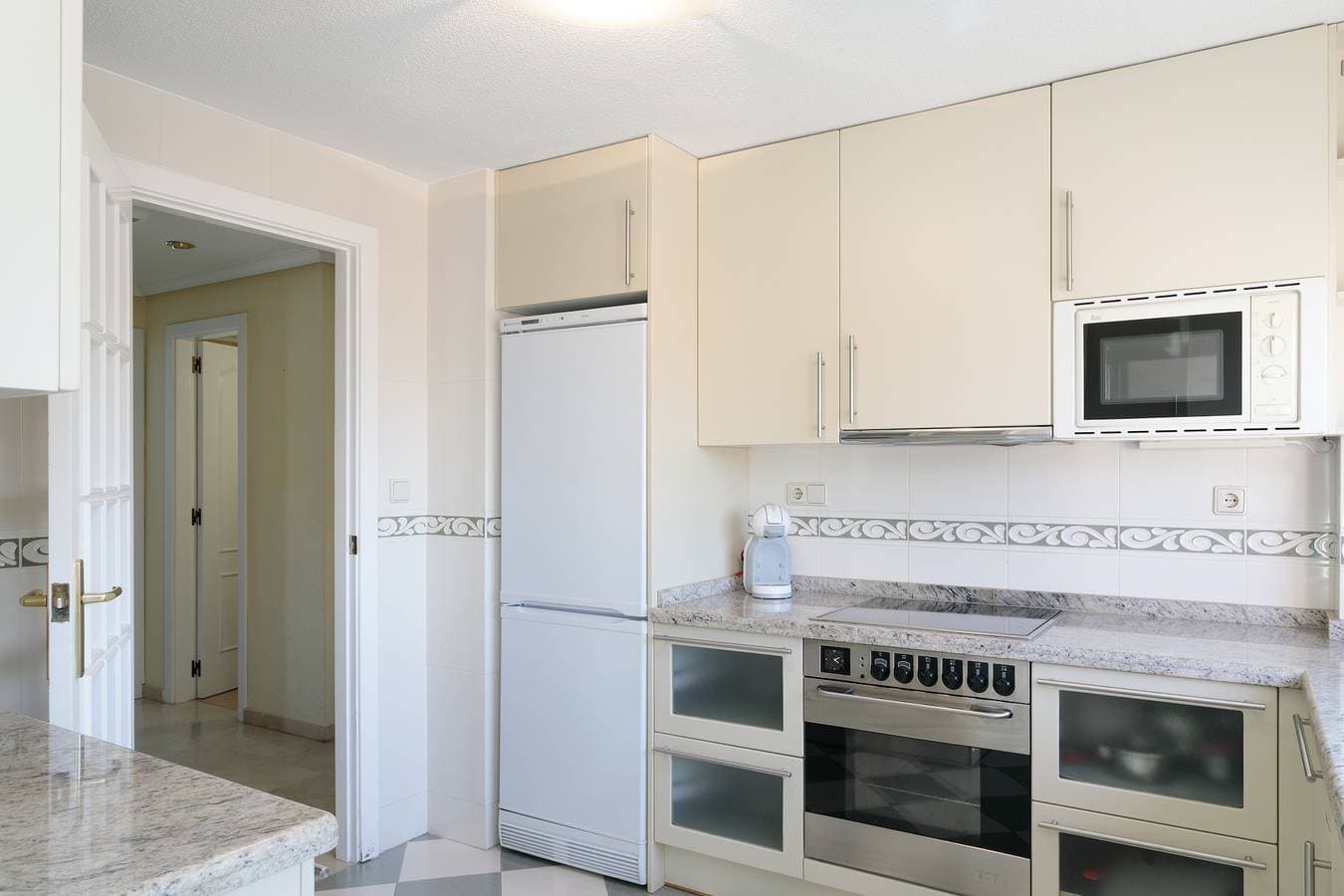 Foto 10 von 31: Ferienwohnung 'Torre Mar Muchavista' mit Meerblick, Gemeinschaftspool und WLAN