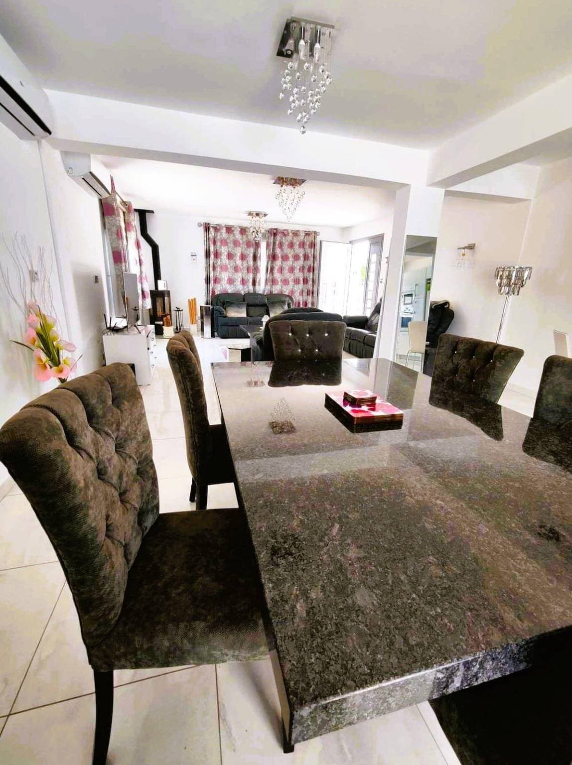 Foto 9 von 32: Private Poolvilla · Familienhaus in Bahceli