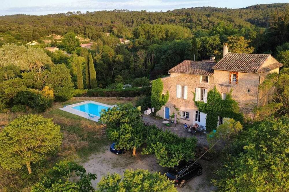 Großzügiges provencalisches Landhaus mit Pool 1