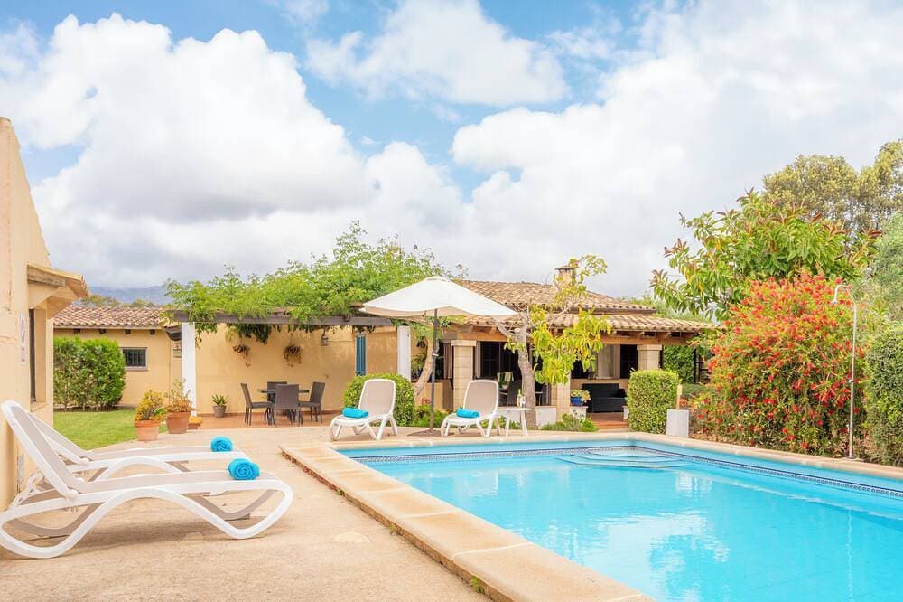 Villa mit Pool 2,5 km. vom Meer aus Sehr ruhige Gegend. Wifi 1