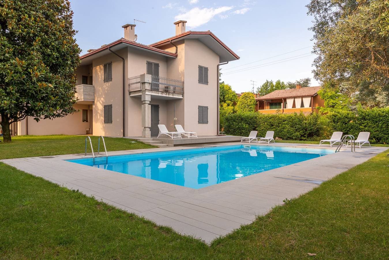 Foto 2 von 27: Moderne Ferienwohnung "Baseventuno 3" mit Pool
