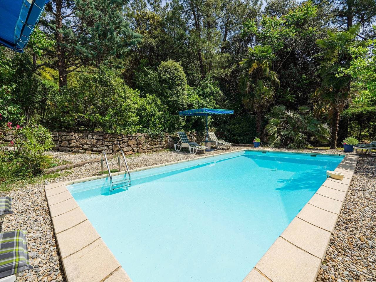 Foto 10 von 48: Friedlicher Rückzugsort am Pool