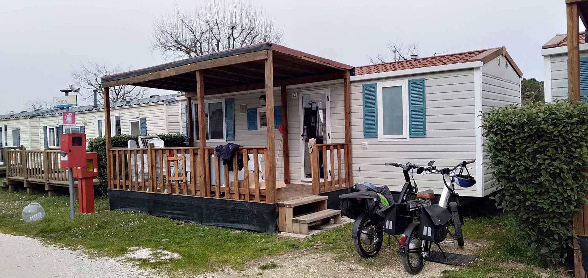 Foto 10 von 42: Mobilehome mit Klimaanlage, Terrasse und Pool
