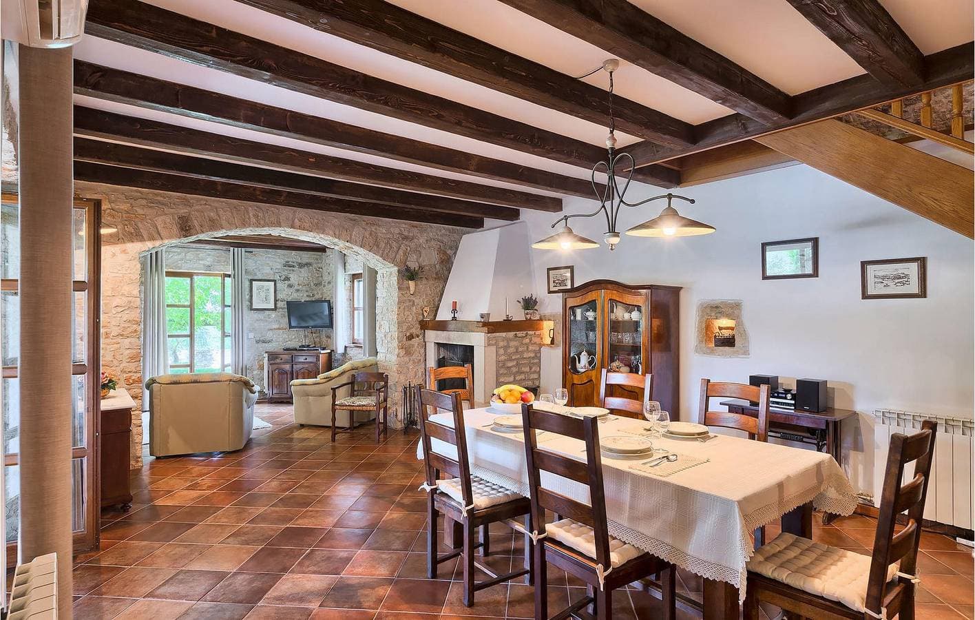 Foto 8 von 59: Charmante 145 m² große Wohnung mit Pool, Terrakotta und WLAN in der Nähe von Idila Rakovci
