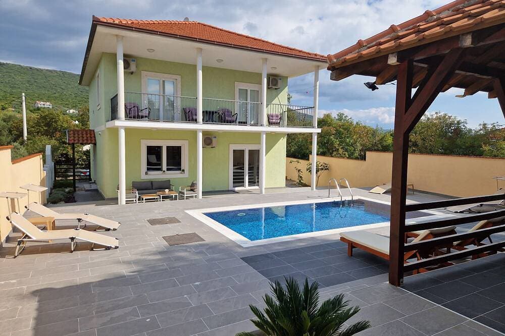 A 4-bedroom villa with private pool, located in quiet countryside, 2 km from sea 1