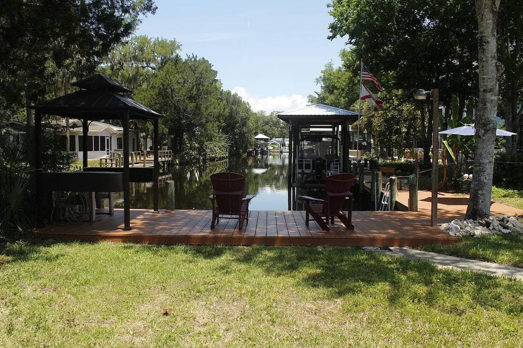 Foto 12 von 29: Homosassa Waterfront mit Bootssteg-Tiefwasserkanal