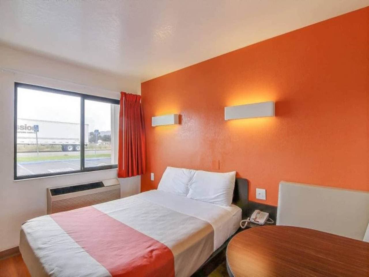 Foto 12 von 36: Geräumiges Zimmer mit 1 Kingsize-Bett