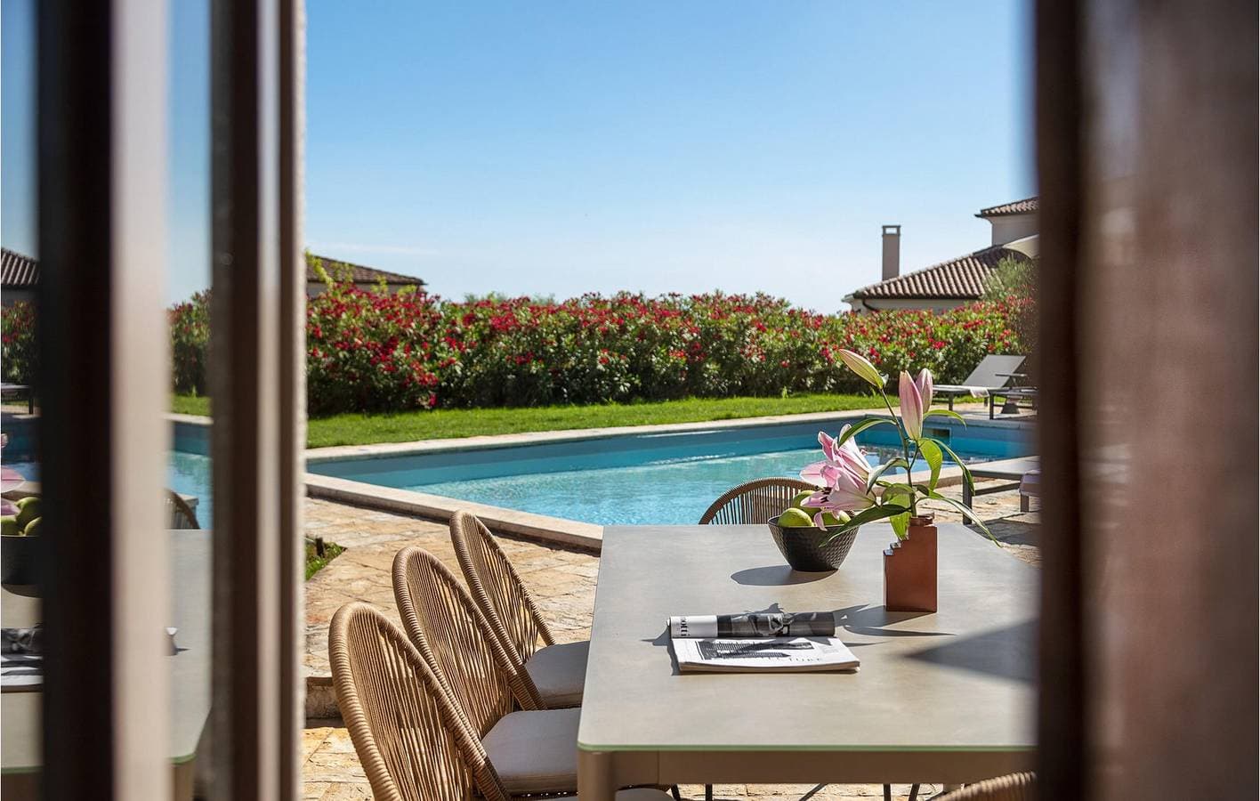 Foto 4 von 21: Geräumige 2-Zimmer-Wohnung mit Pool und Terrasse in der Nähe des Stadtzentrums von Heraki