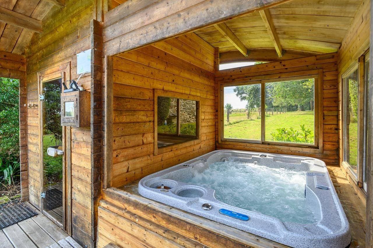 Foto 6 von 17: „Petite Maison & Wellnessbereich“ mit Whirlpool, WLAN, Terrasse & privatem Garten